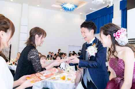 ”スポーツ好きなおふたりのサプライズ結婚式”の披露宴画像