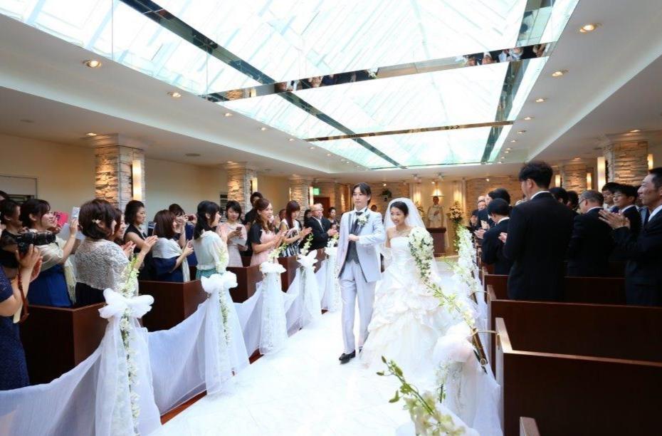 ふたりのこだわりが詰まった笑顔溢れる温かい結婚式の挙式画像