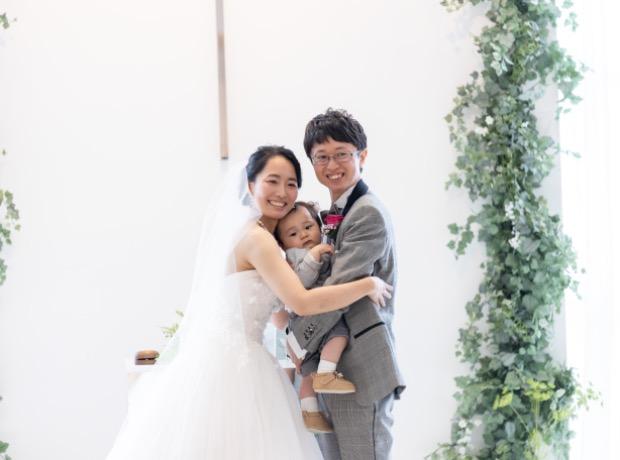 世界で一番かっこよくて可愛いパパとママの結婚式の挙式実例画像