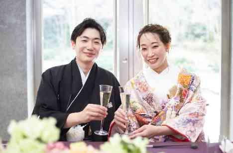 緑に囲まれた中、大切なゲストと過ごす人前式と披露宴の披露宴画像