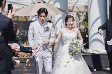 ゲストに感謝を伝えるで料理でおもてなしする結婚式の挙式画像