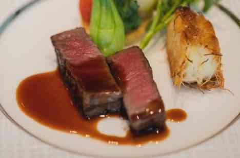 ゲストに感謝を伝えるで料理でおもてなしする結婚式の演出画像
