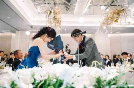 トレンド感たっぷりの韓国風weddingの披露宴画像