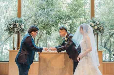 友人にも一緒につくりあげていただくご結婚式の挙式画像