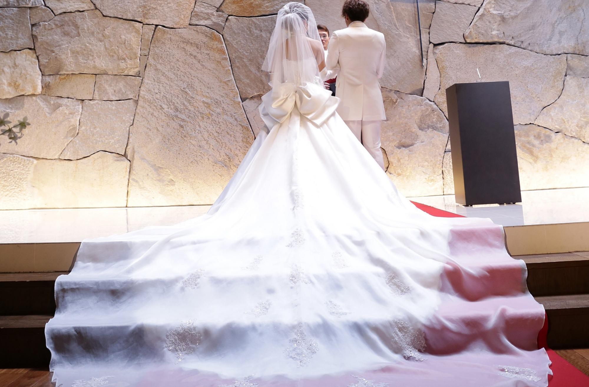 こだわりドレスが映える感動のWedding の挙式画像