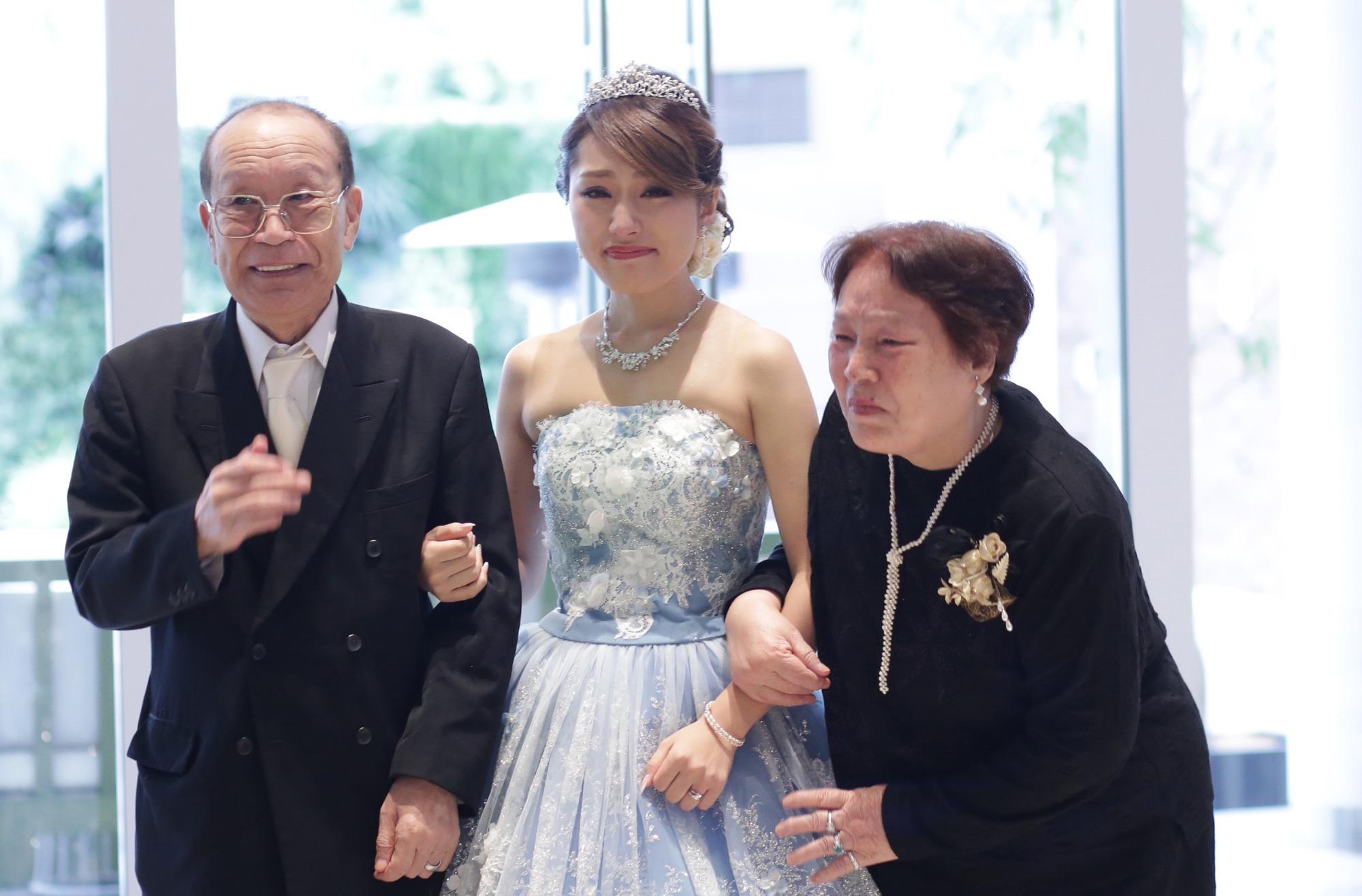 こだわりドレスが映える感動のWedding の披露宴画像