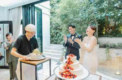 ゲストと楽しむ二人らしい温かな結婚式の挙式画像