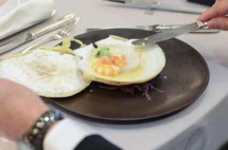 笑顔がこぼれる美食の数々！おもてなしウェディングの披露宴画像