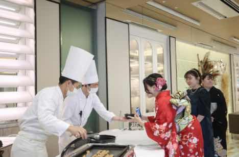 笑顔がこぼれる美食の数々！おもてなしウェディングの演出画像