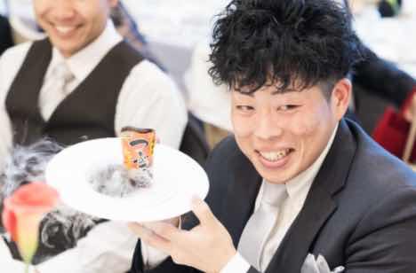 ワイワイ！開放的でFreedomなリラックス空間の披露宴画像
