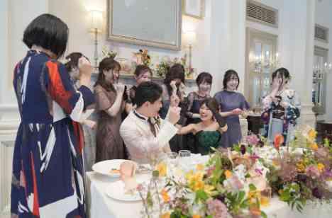 お2人らしいミュージカル感あふれる世界の披露宴画像