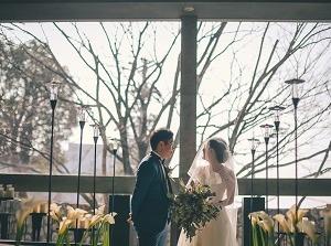 「ラスティックグリーン」がテーマの飾らない結婚式の挙式実例画像
