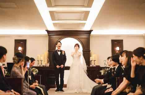 garden party weddingの挙式画像