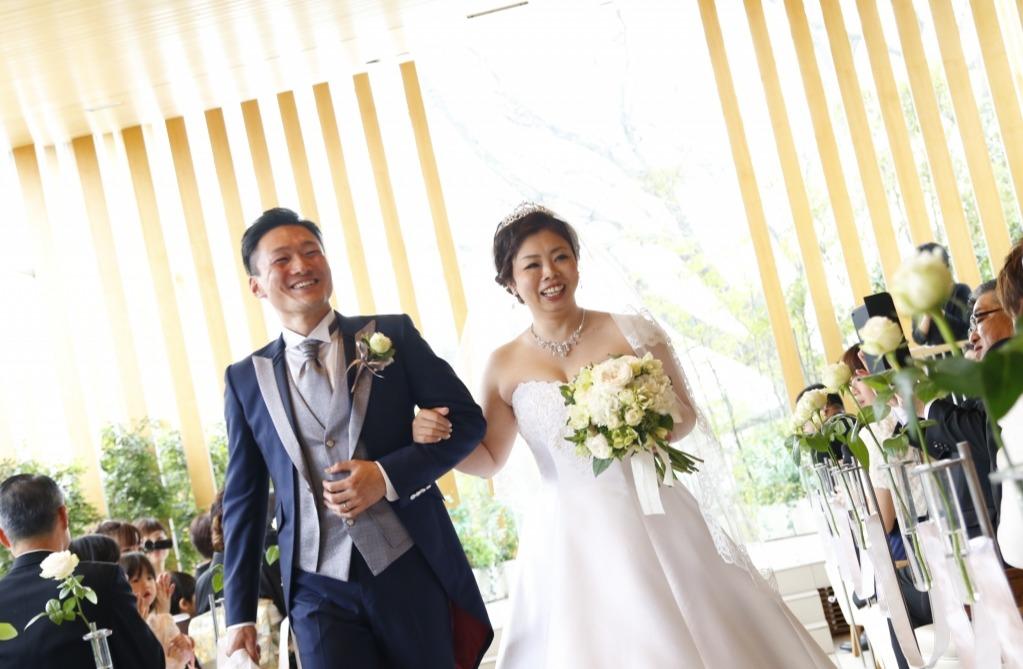 スタッフのきめ細やかな心遣いが嬉しい結婚式!の挙式画像