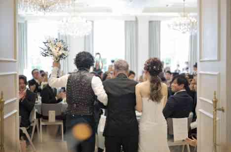 笑顔がたえない50年後も思い出す記憶に残る結婚式！の披露宴画像