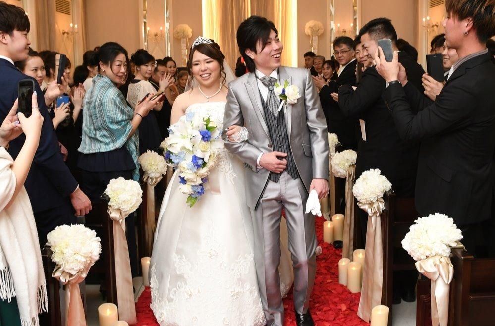 アットホームな雰囲気で笑顔溢れるご結婚式の挙式画像