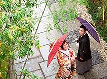 格式高い和モダンな空間で、感謝を贈るパパママ婚の挙式実例画像