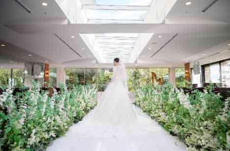 ゲストの皆様と楽しむ！おふたりらしいご結婚式の挙式画像
