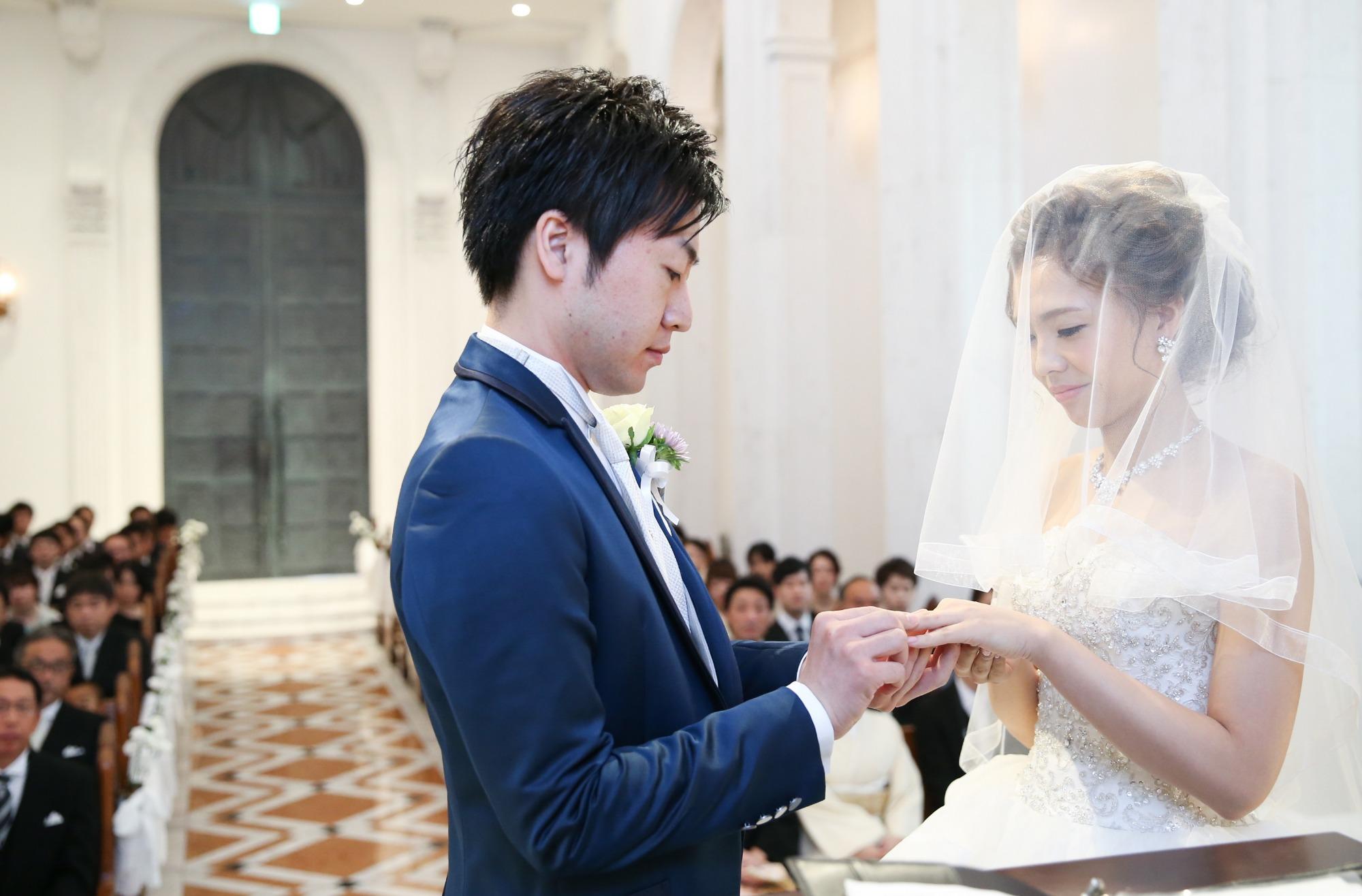 涙あり笑顔あり、ｹﾞｽﾄの方へおもてなし結婚式♪の挙式画像