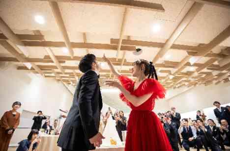 ゲストと新郎新婦でつくるウエディングセレモニーの披露宴画像