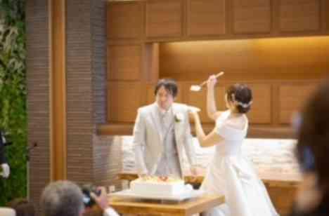 ゲストの皆様と笑顔いっぱいのパーティーの演出画像