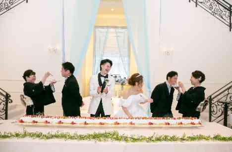 大切な家族、友人に感謝を伝える結婚式の披露宴画像