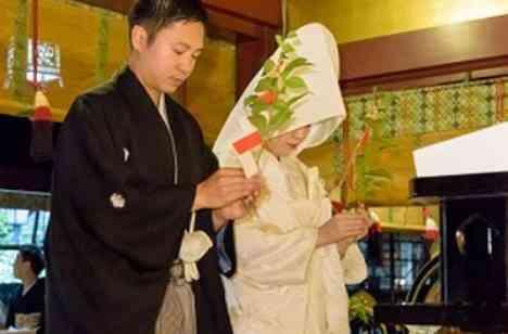 家族の始まりを意味する和婚と、感謝を込めた披露宴の挙式画像