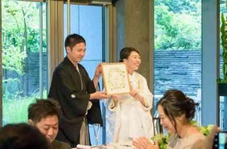 家族の始まりを意味する和婚と、感謝を込めた披露宴の演出画像