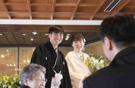 「感謝」の気持ちを伝えるアットホームWeddingの披露宴画像