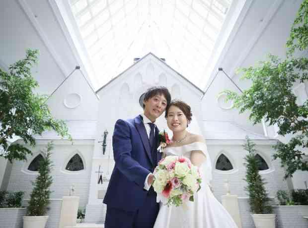 母の好きな黄色のドレスの晴れ姿を見せる幼い頃の約束の挙式実例画像