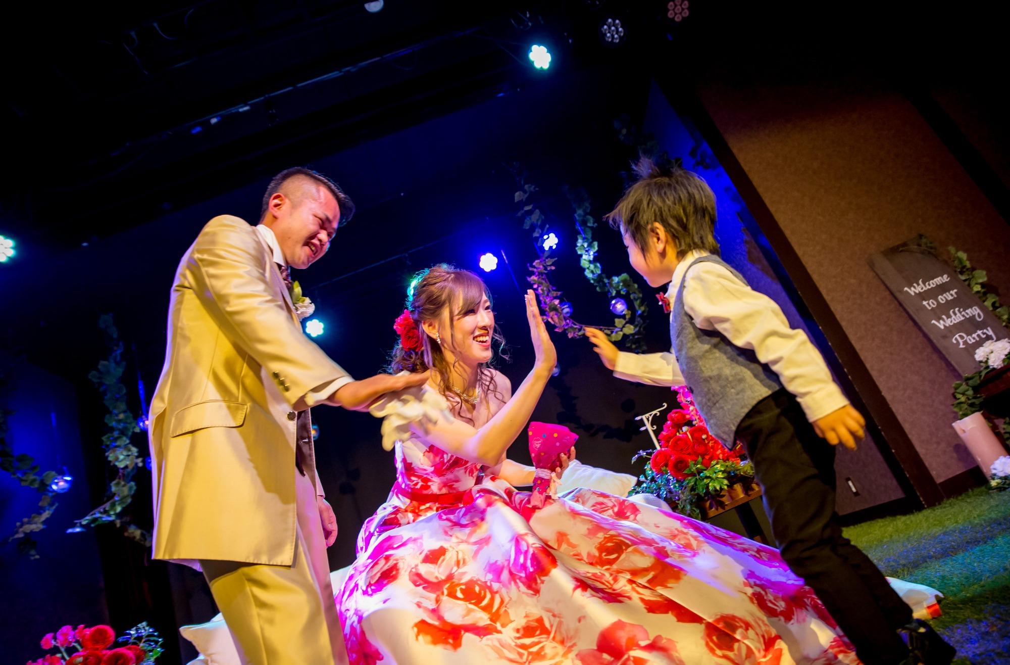 ゲストと一緒に盛り上がる！ライブハウス型結婚式☆の演出画像
