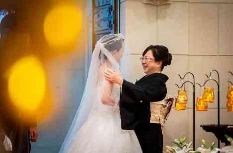 大切な人と笑顔いっぱいラフに過ごした一日の挙式画像