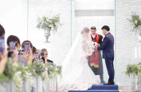 Trendy Autumn Weddingの挙式画像
