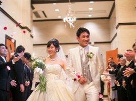 アットホームで自分達らしい結婚式の挙式実例画像