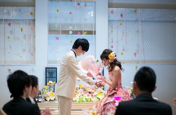 自由に二人らしいウェディング♪の披露宴画像