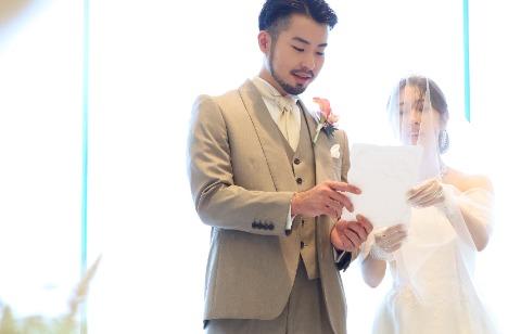 大好きな音楽と友人に囲まれる海外パーティの挙式画像
