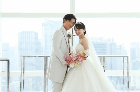 風景が移り変わるトワイライトウェディング♡の挙式画像