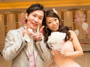 ゲストの皆様の笑顔溢れる結婚披露宴の挙式実例画像