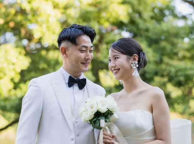 大自然の中でみんなと過ごす特別なひとときの挙式実例画像