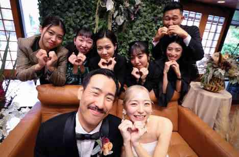 オシャレで楽しいオリジナルウェディングの披露宴画像
