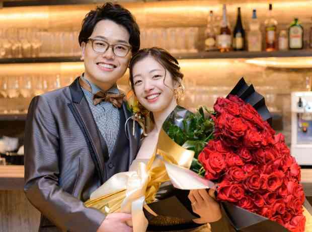ゲストの沢山の笑顔と祝福に包まれた結婚式の挙式実例画像