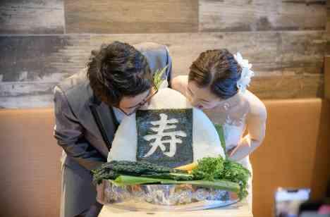 ゲストの沢山の笑顔と祝福に包まれた結婚式の演出画像