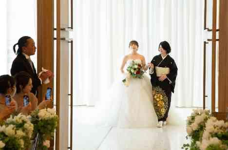 おふたりらしさと季節感あふれるWEDDINGの挙式画像