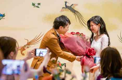 「笑顔」と「涙」あふれる感動の結婚式の演出画像