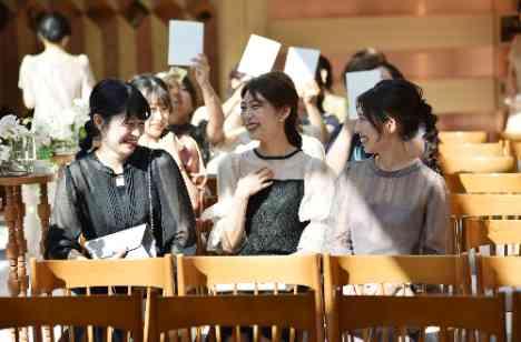 ゲストと一緒に笑い合える特別な結婚式の挙式画像