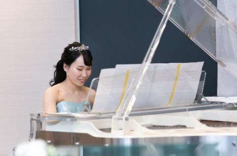 ピアノ演奏が作り出す大人で落ち着いた結婚式の演出画像