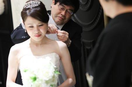 お二人らしいが詰まった結婚式の挙式画像