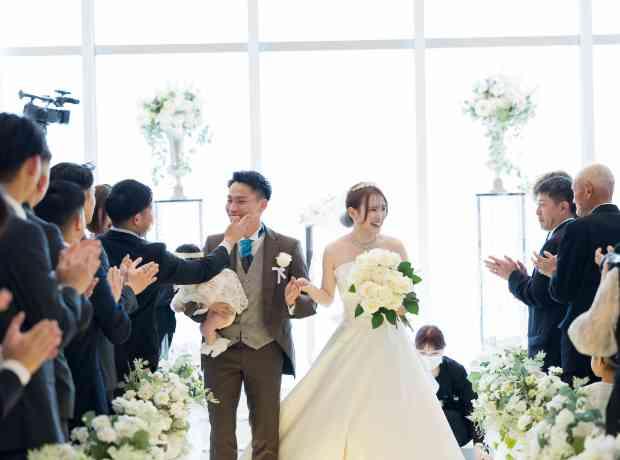 一日中笑顔の絶えないhappyな結婚式の挙式実例画像