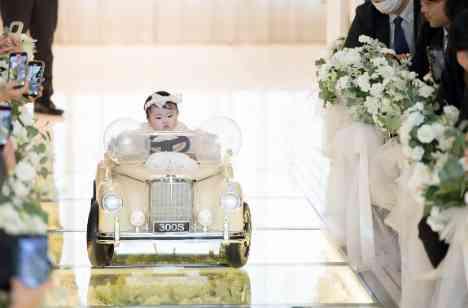一日中笑顔の絶えないhappyな結婚式の挙式画像
