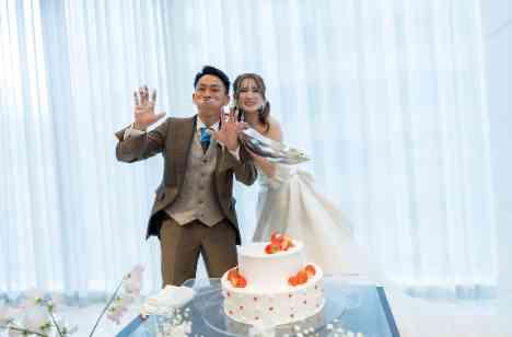 一日中笑顔の絶えないhappyな結婚式の披露宴画像